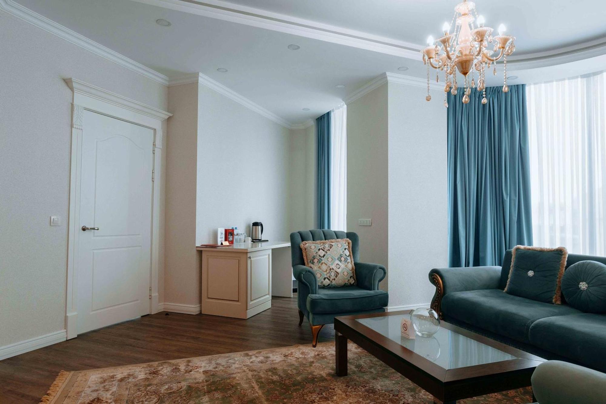Hotel Ramada By Wyndham Shymkent Exterior foto