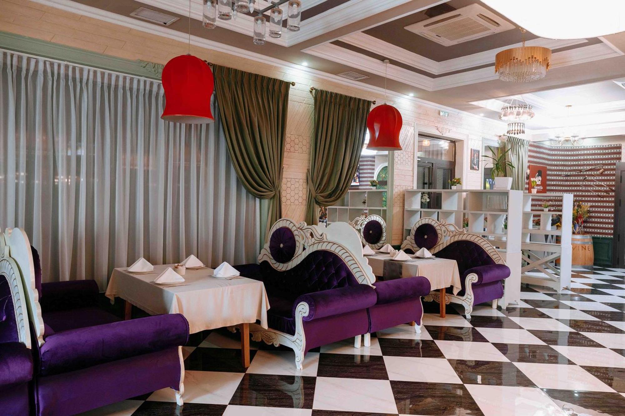 Hotel Ramada By Wyndham Shymkent Exterior foto