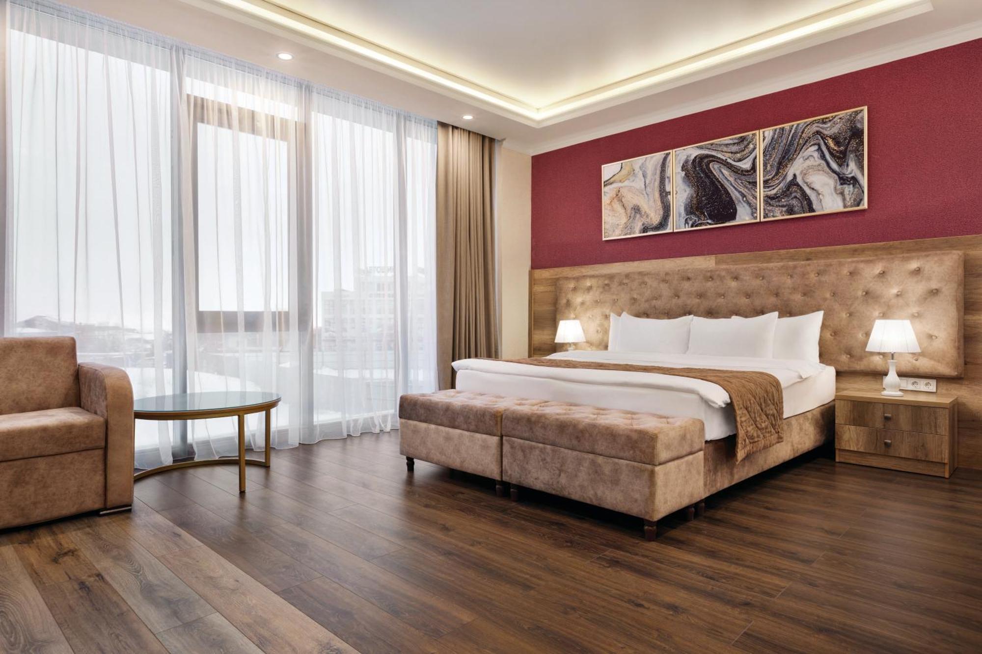 Hotel Ramada By Wyndham Shymkent Exterior foto