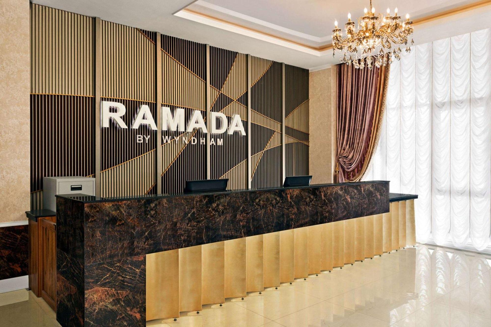 Hotel Ramada By Wyndham Shymkent Exterior foto
