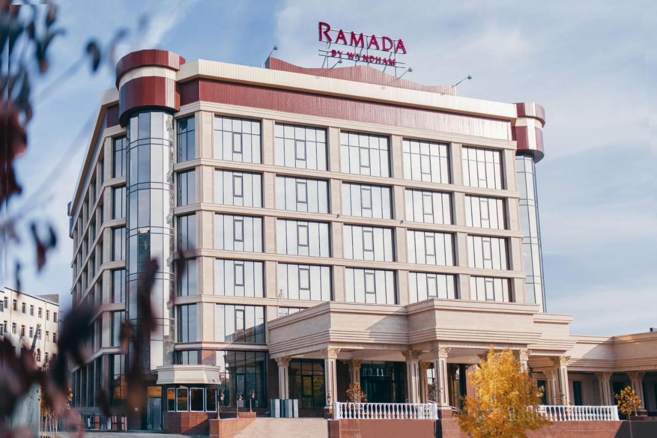 Hotel Ramada By Wyndham Shymkent Exterior foto